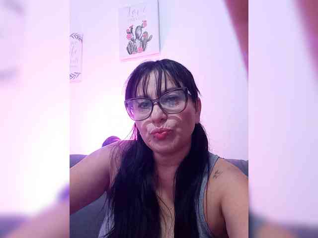 nadiaSamiri webcam