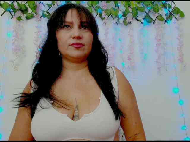 nadiaSamiri webcam