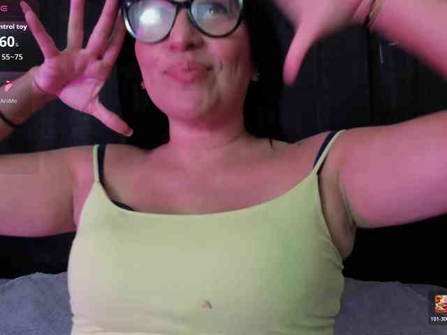 nadiaSamiri webcam