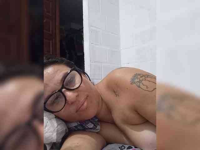 nadiaSamiri webcam