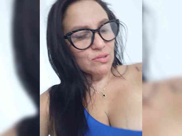nadiaSamiri webcam