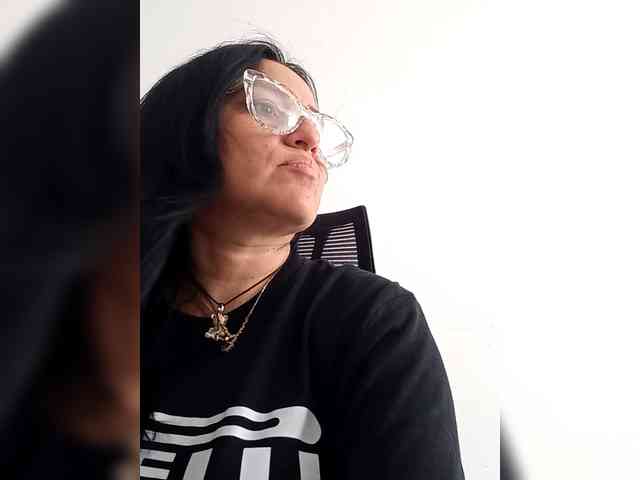 nadiaSamiri webcam