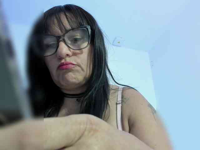 nadiaSamiri webcam