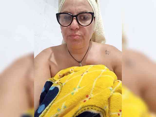 nadiaSamiri webcam