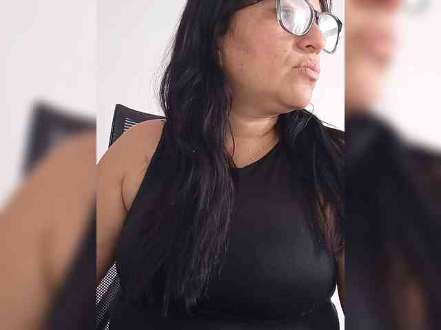 nadiaSamiri webcam