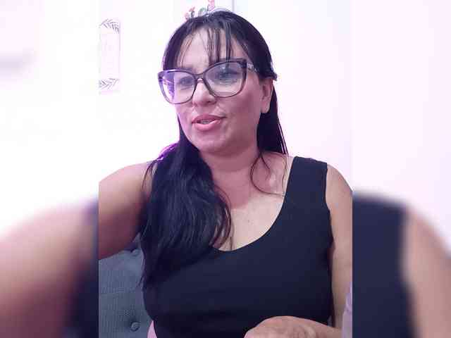 nadiaSamiri webcam