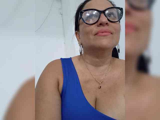 nadiaSamiri webcam
