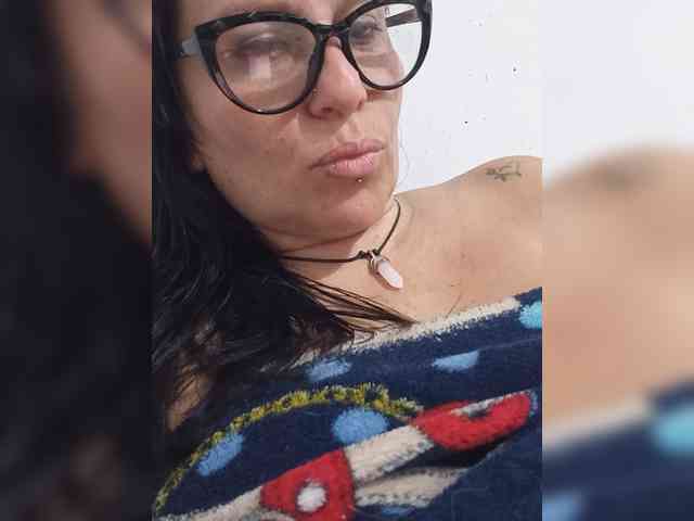 nadiaSamiri webcam