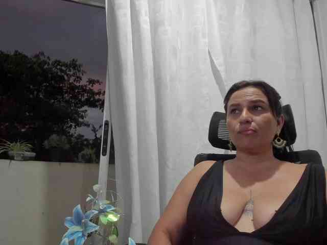 nadiaSamiri webcam
