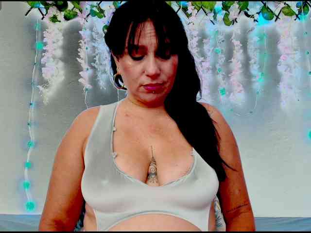 nadiaSamiri webcam