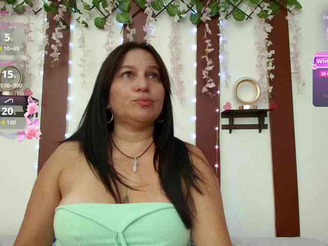 nadiaSamiri webcam