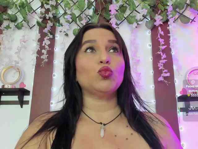 nadiaSamiri webcam