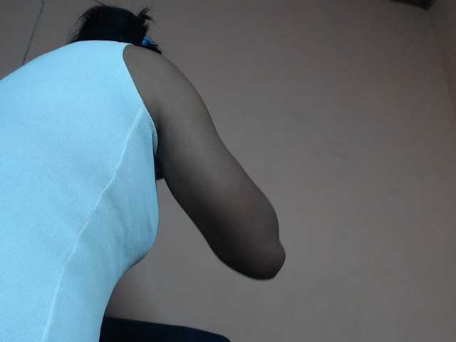 le modèle Rsylvie est en webcam porno dans un show sur le site bongacams, il possède les tags suivants: Ebony,Brunette,Hairy