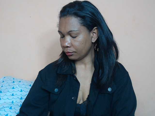 Rsylvie live cam on BongaCams
