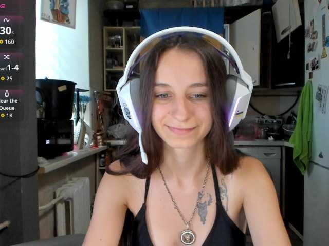 KikNika live webcam show