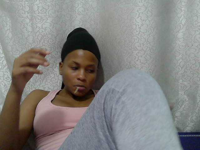Caroldoly live cam on BongaCams