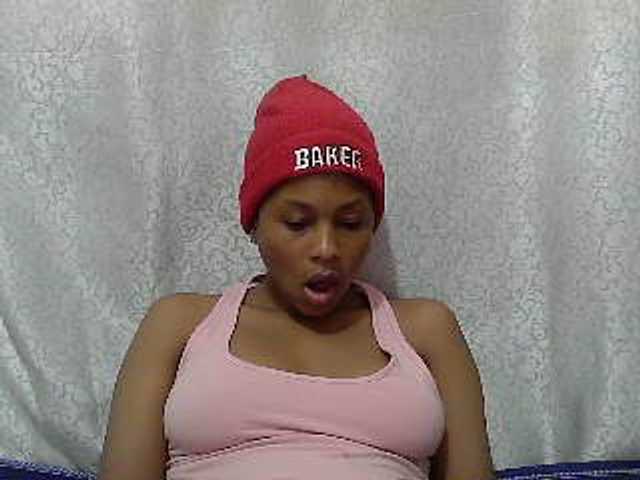 Caroldoly live cam on BongaCams