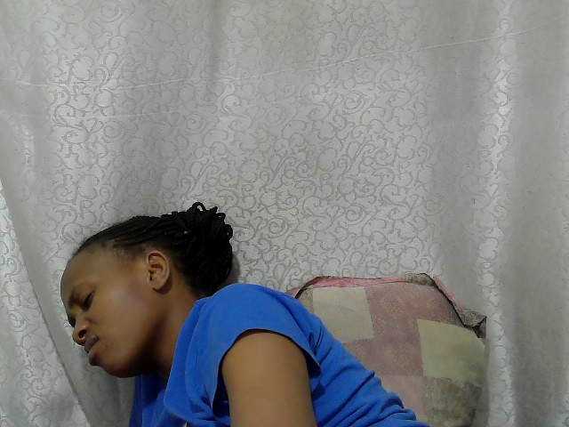 Caroldoly live cam on BongaCams