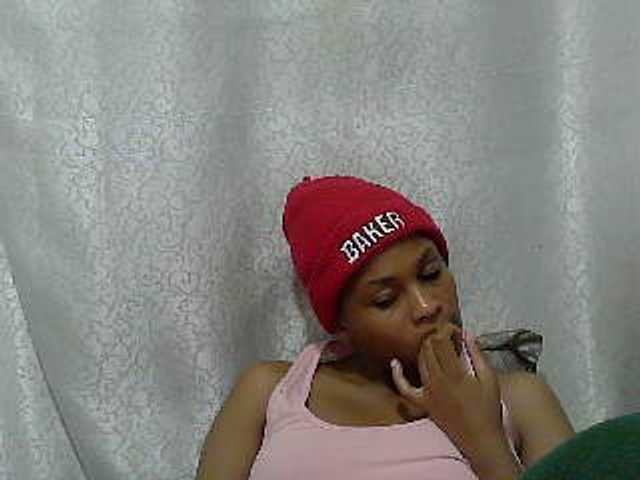 Caroldoly live cam on BongaCams