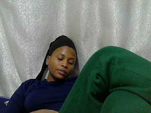 Caroldoly live cam on BongaCams