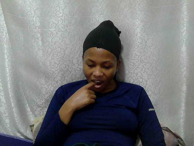 Caroldoly live cam on BongaCams