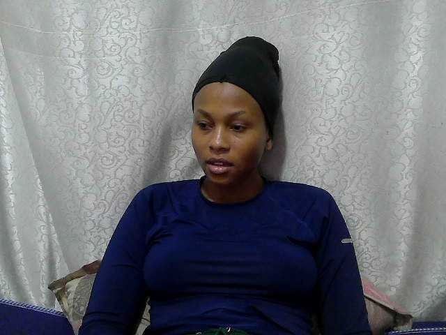Caroldoly live cam on BongaCams