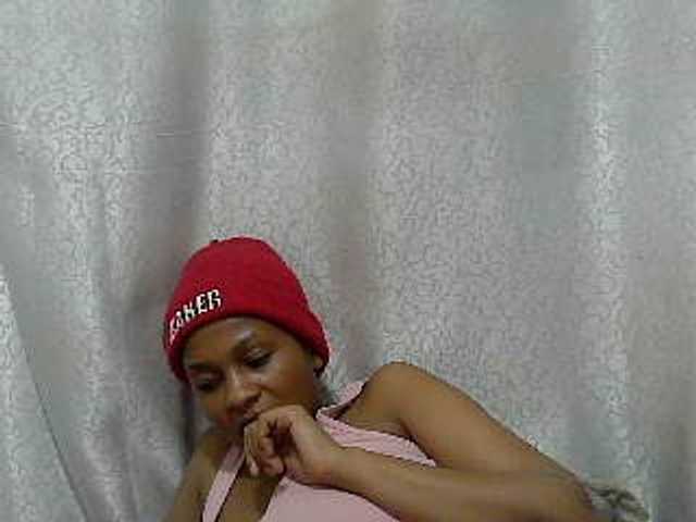 Caroldoly live cam on BongaCams