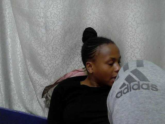 Caroldoly live cam on BongaCams