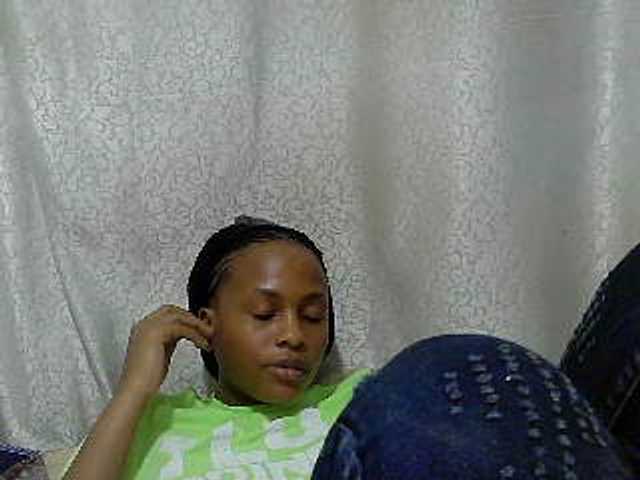 Caroldoly live cam on BongaCams