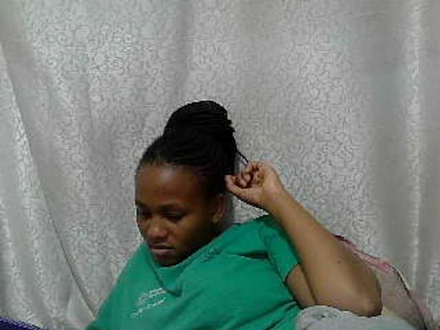 Caroldoly live cam on BongaCams