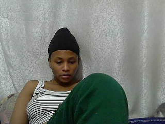 Caroldoly live cam on BongaCams