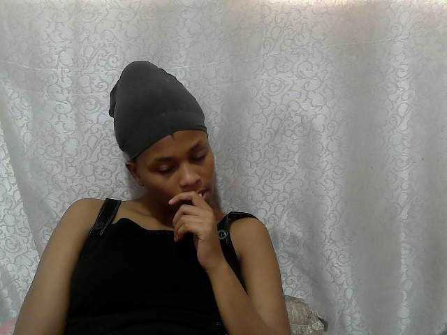 Caroldoly live cam on BongaCams