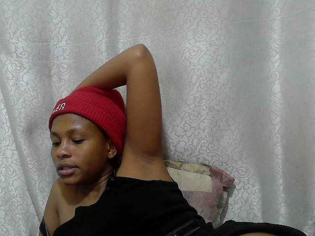 Caroldoly live cam on BongaCams