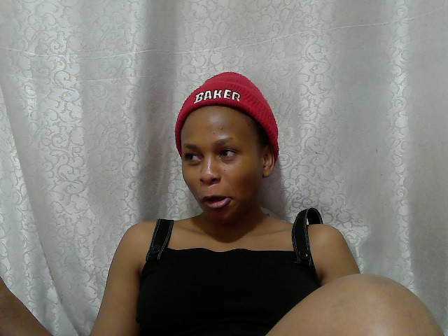 Caroldoly live cam on BongaCams