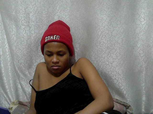 Caroldoly live cam on BongaCams