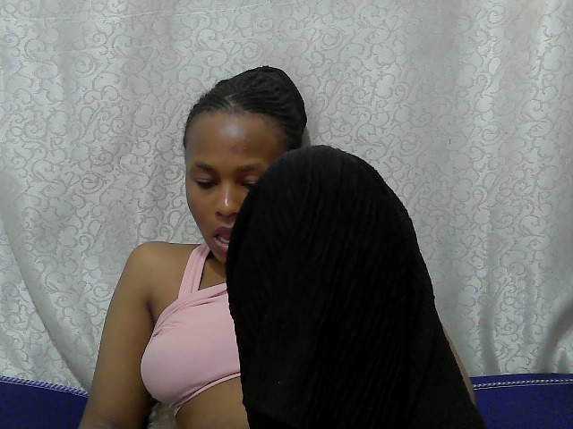 Caroldoly live cam on BongaCams