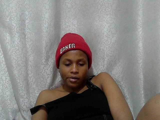 Caroldoly live cam on BongaCams