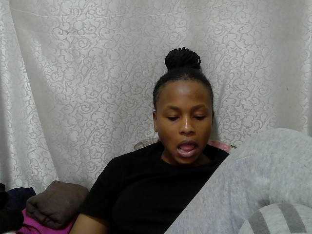 Caroldoly live cam on BongaCams