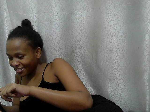 Caroldoly live cam on BongaCams