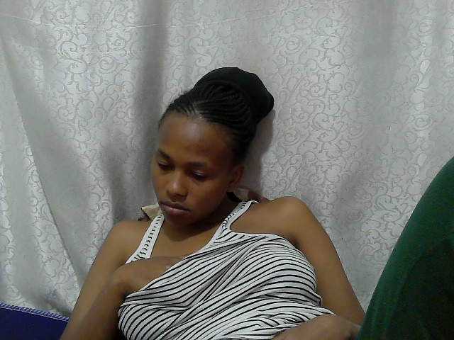 Caroldoly live cam on BongaCams