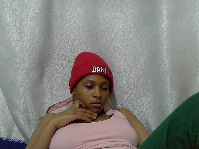 Caroldoly live cam on BongaCams