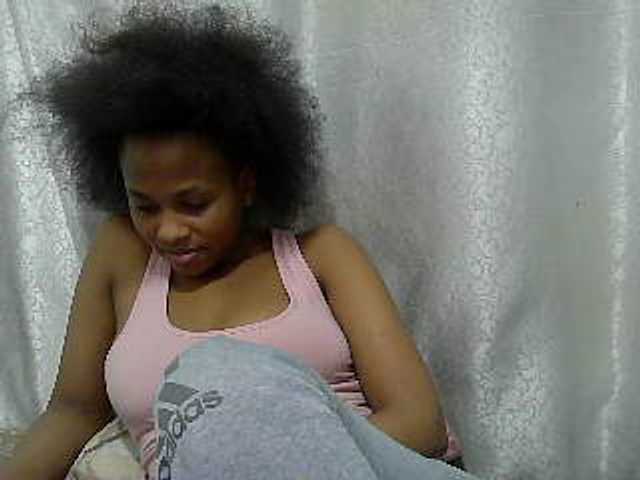 Caroldoly live cam on BongaCams