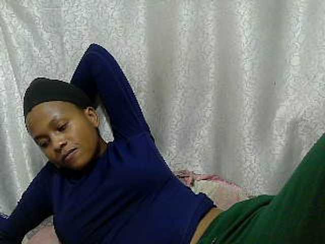 Caroldoly live cam on BongaCams