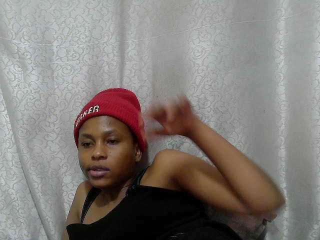 Caroldoly live cam on BongaCams