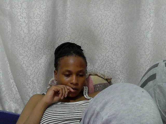 Caroldoly live cam on BongaCams
