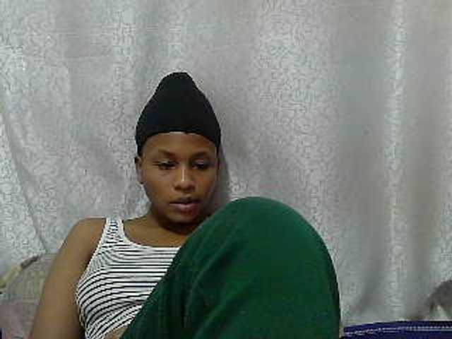 Caroldoly live cam on BongaCams