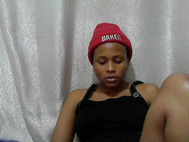 Caroldoly live cam on BongaCams