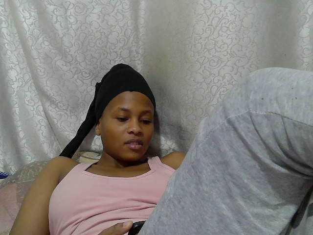 Caroldoly live cam on BongaCams