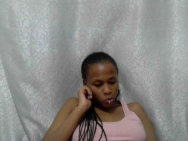 Caroldoly webcam bongacams model stream image