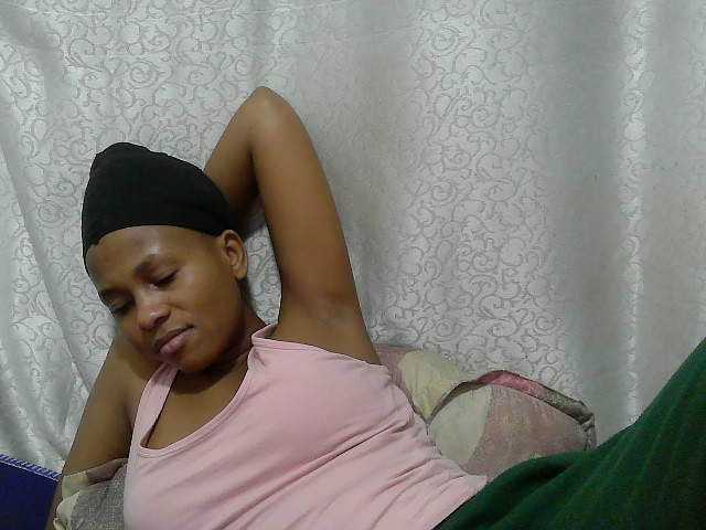 Caroldoly live cam on BongaCams